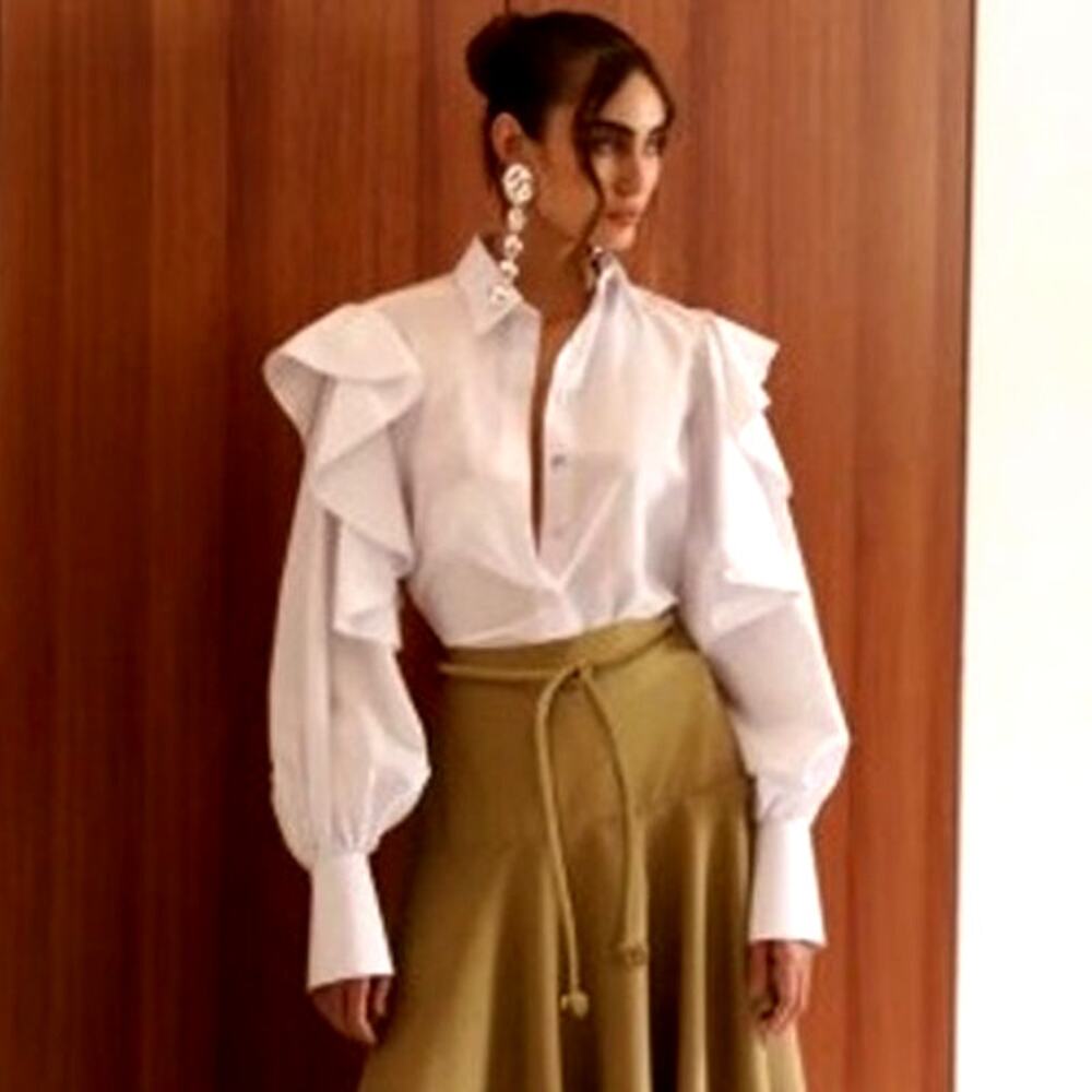 No Pise La Grama Women's White La Sabana Shirt Size M